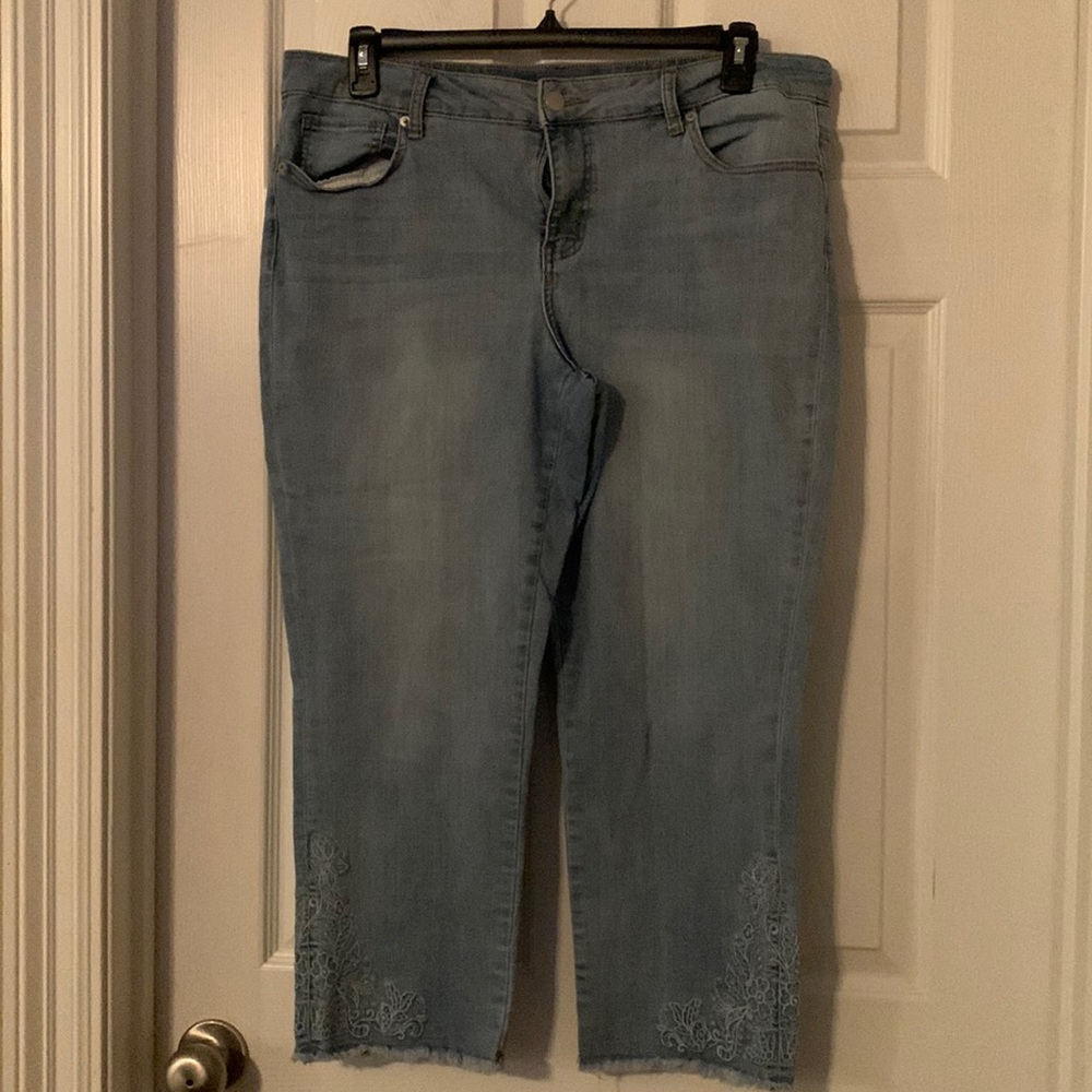 Westport crop pants. Like new. Bought from Dress Barn. Size 16.